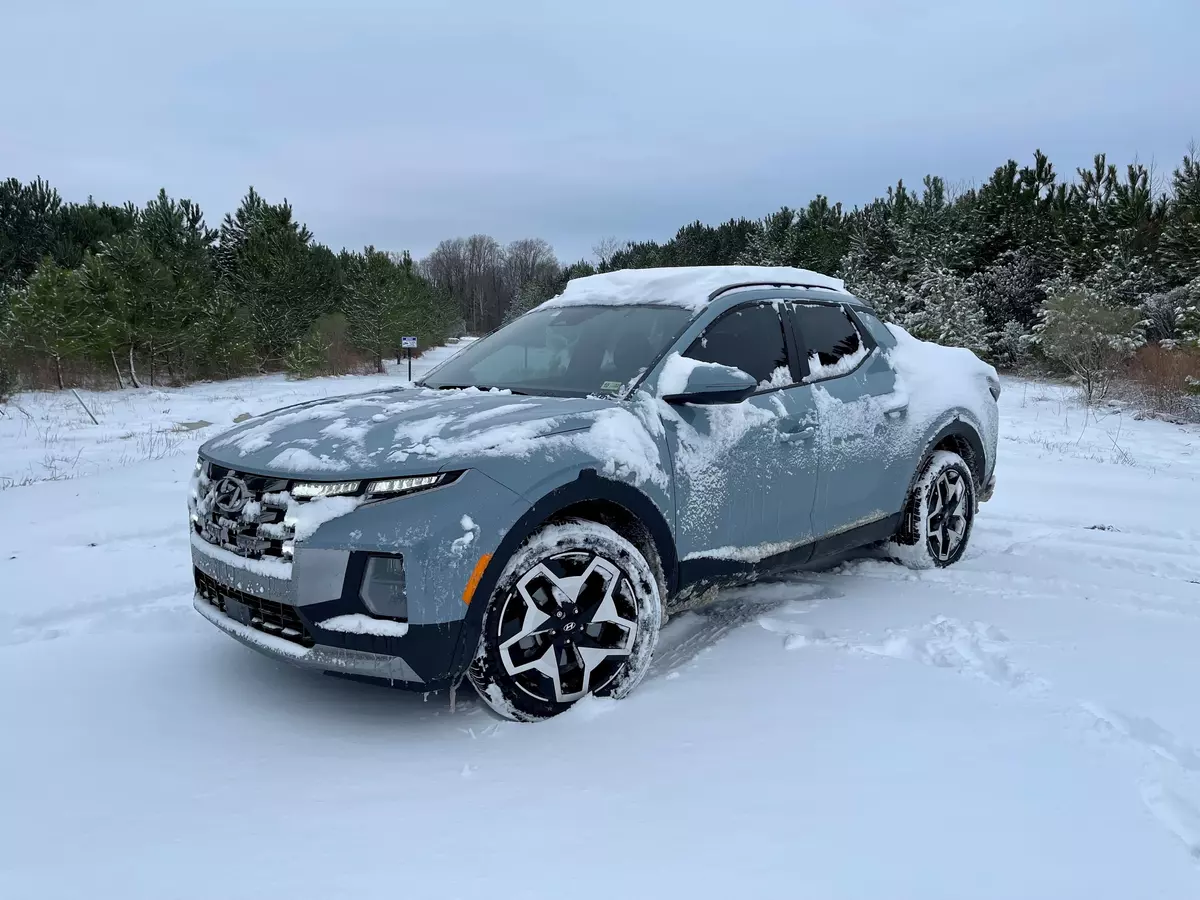 Hyundai Santa Cruz in Snow Pictures