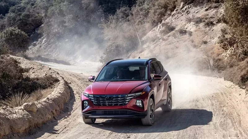 Hyundai Tucson Hybrid on Hilly Roads