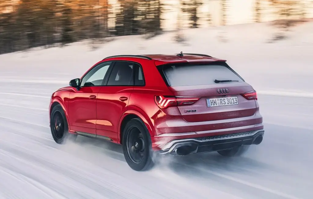 Audi Q3 Driving in the Snow