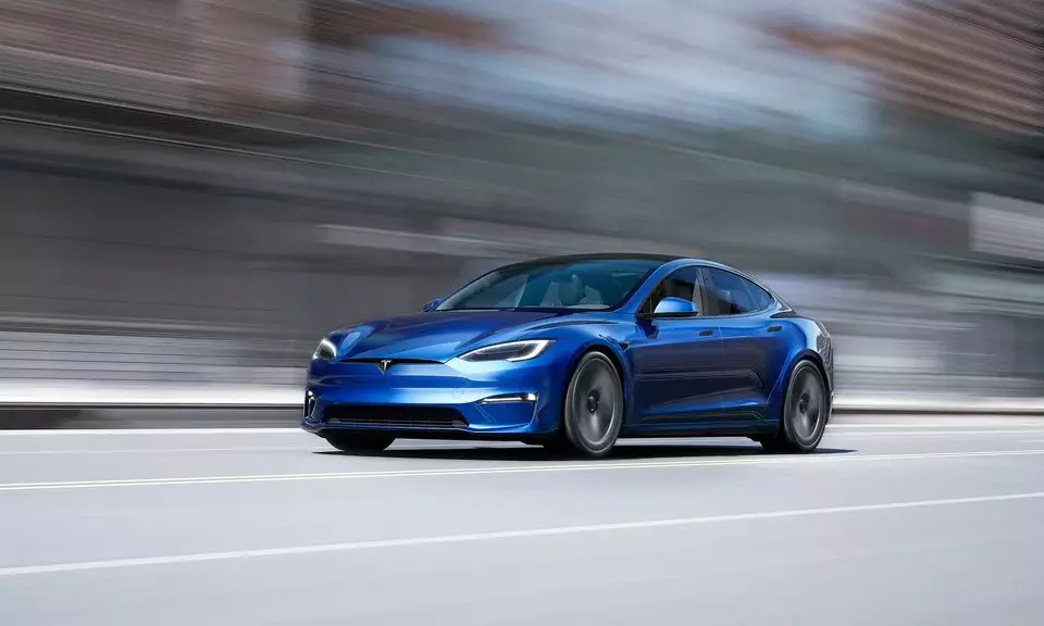 Tesla Model S in Deep Blue Metallic