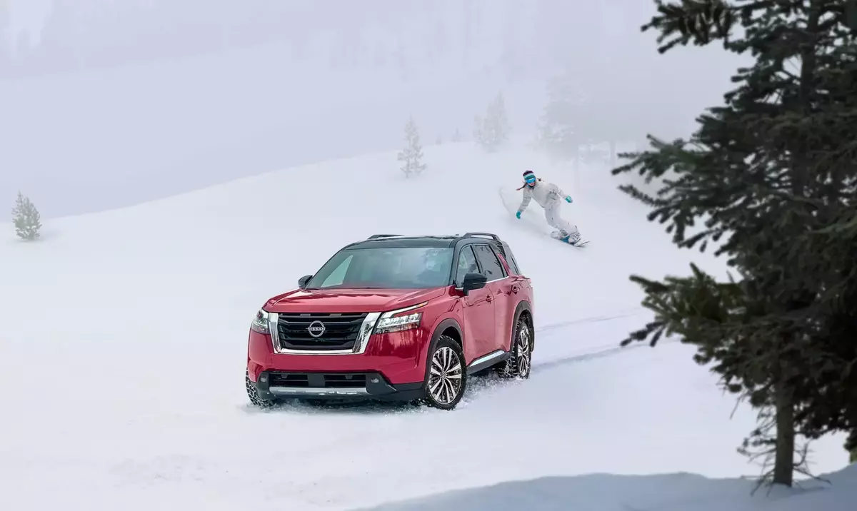 Nissan Pathfinder In Snow