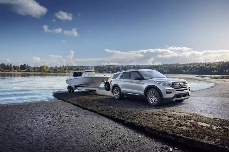 Ford Explorer Hybrid Towing a Boat