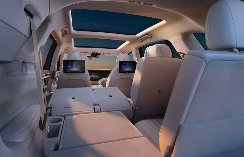 Mercedes-Benz EQS SUV Interior