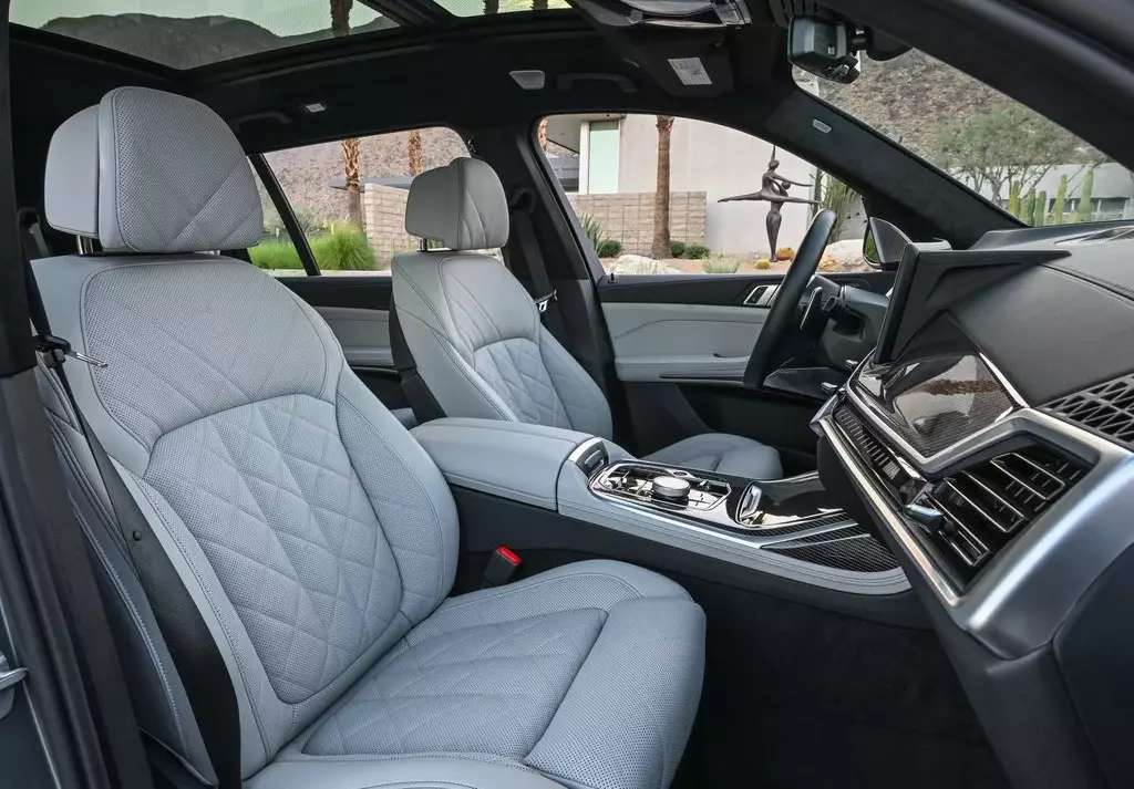 BMW X7 Interior Picture