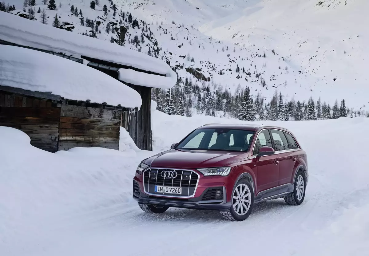 Audi Q7 In Snow