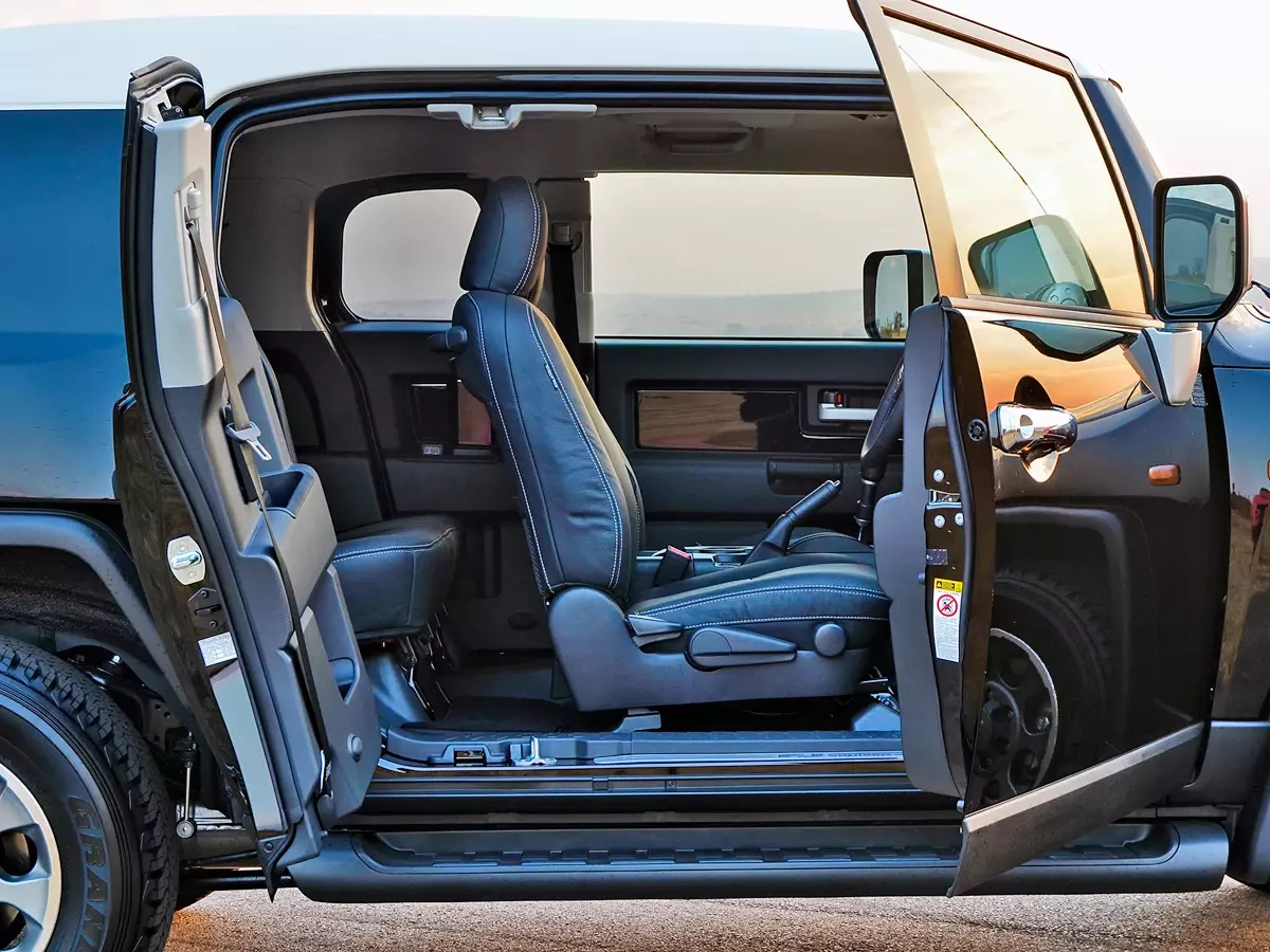 Toyota FJ Cruiser Interior