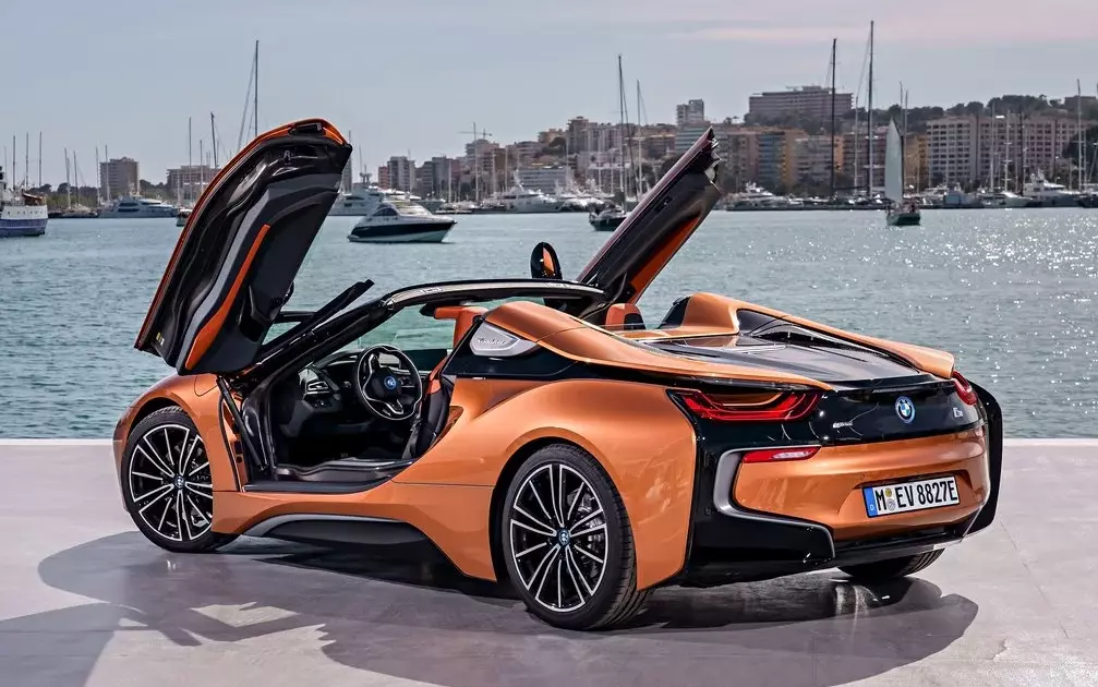 Butterfly Door on BMW i8